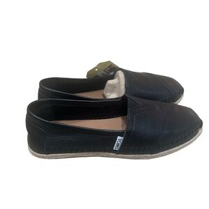 NWT TOMS Classic Black leather Slip-On Flats espadrilles size 8.5